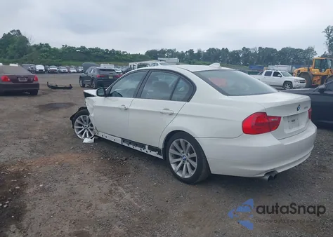 2011 BMW 328I xDrive z USA, uszkodzony, nr VIN WBAPK5C53BA655230